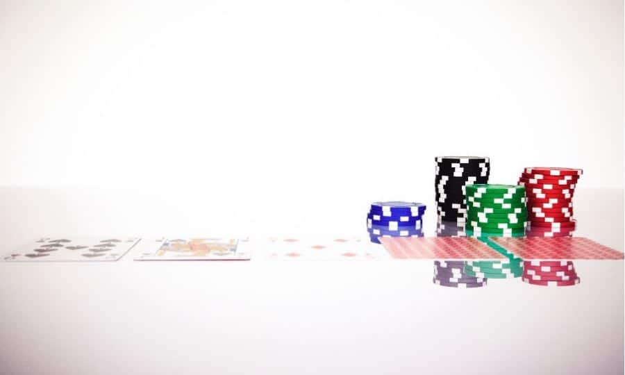 Online Poker Dictionary: Basic Things Beginners Should Know